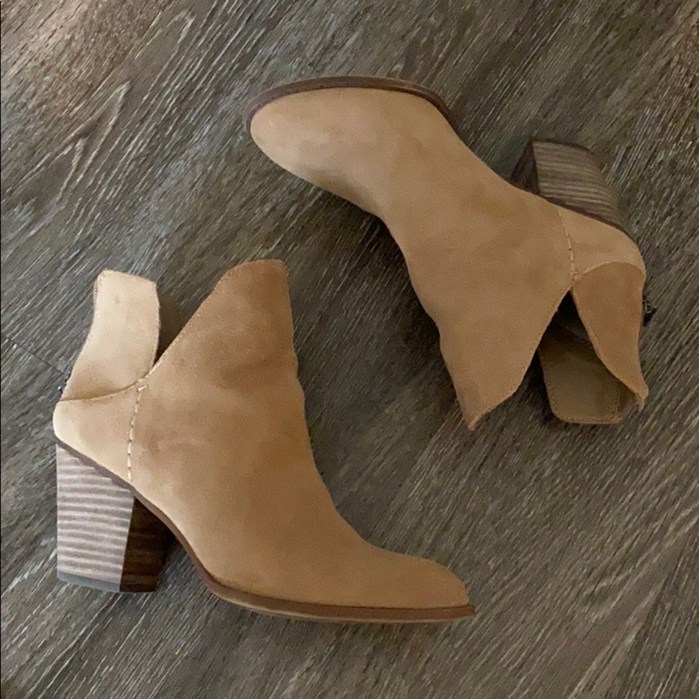 Jessica Simpson Tan Suede Booties